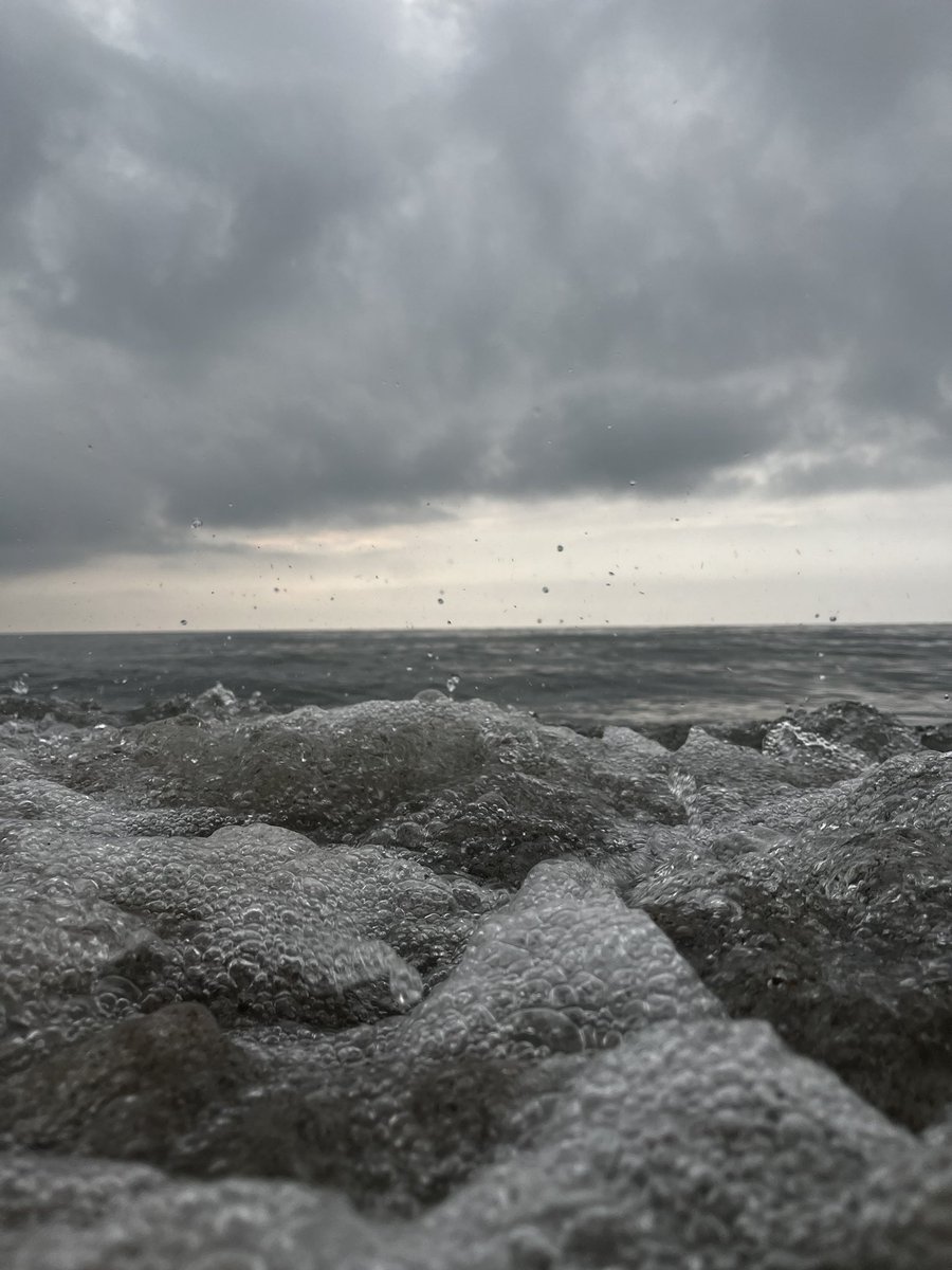 RandomPosts_0's tweet image. Lake Ontario