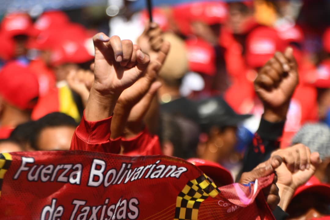 PartidoPSUV's tweet photo. 💛💙❤️ AVENIDA LIBERTADOR 

El presidente @NicolasMaduro ha sido ratificado como el presidente de todos los venezolanos.

 ¡Somos mayoría, somos alegría! Vamos a defender la victoria del pueblo y la paz de Venezuela 🇻🇪 

#PuebloValienteEnVictoria
#PaísDeOchoEstrellas https://t.co/IHbYfvrMJR