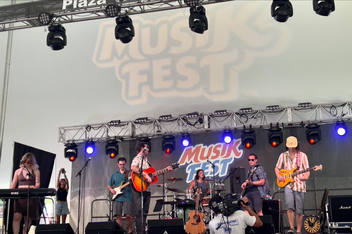 Fhs_atthefest “Surfing for Daisy” Marketing Musikfest band pick! Get your ‘fest on and check out Musikfest this weekend 🎶