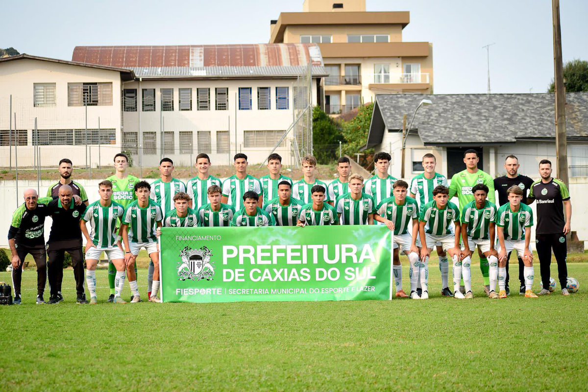 ECJuventude's tweet photo. Tudo igual na primeira semifinal do Gauchão sub-17 🟢⚪️ 

Atuando na tarde deste sábado, no Homero Soldatelli, a equipe do técnico Fernando Garcia ficou no empate sem gols diante do Grêmio.

Vamos JUntos pelear pela vaga na decisão. 

📷 Maria Eduarda Panizzi/ECJ 

#BaseDoJu https://t.co/BRXydrtZNb