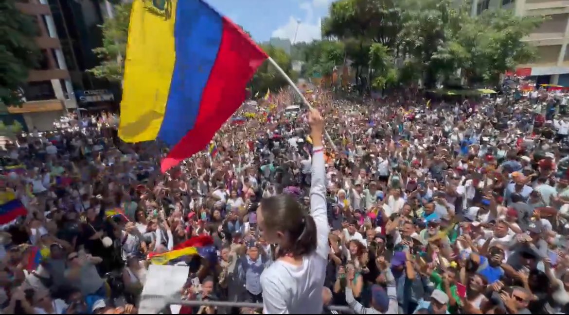 MarioEnriqueVR's tweet photo. A no bajar los brazos! La Libertad está próximo 🇻🇪👏🏻 https://t.co/u86AzKVH6C