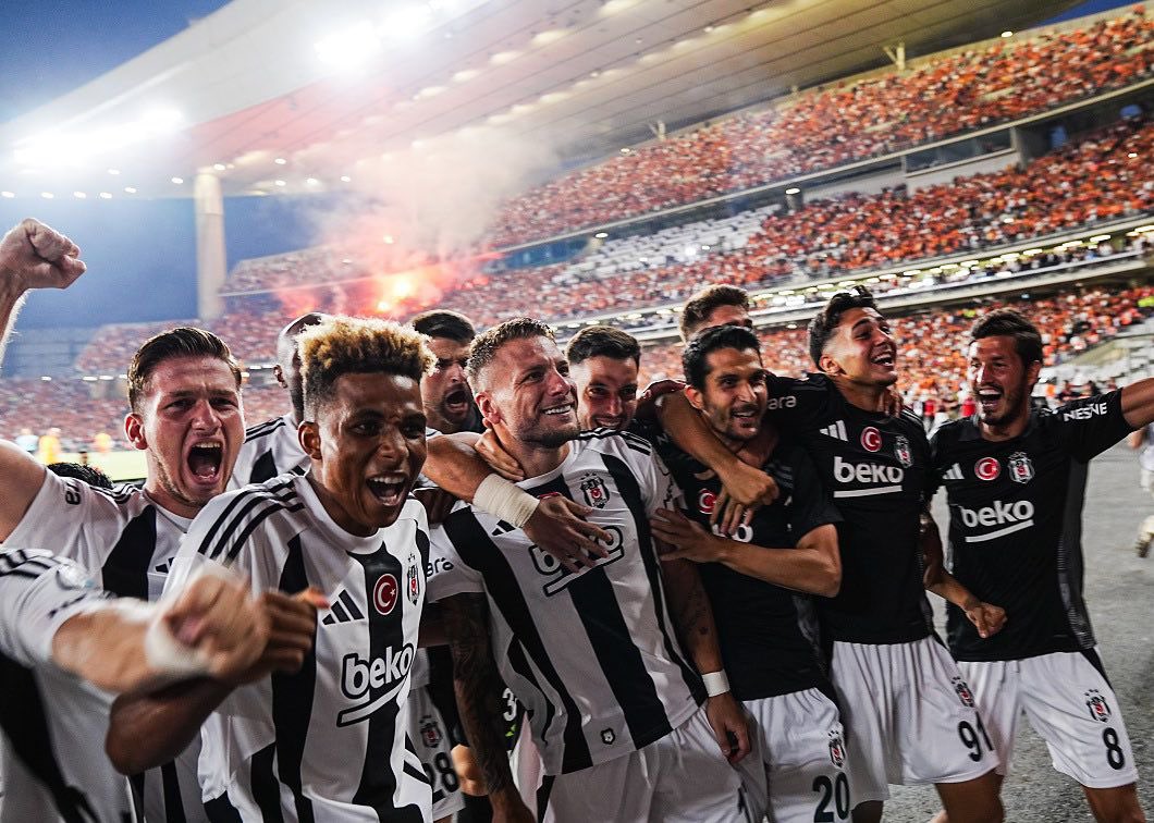 Ahmet_Davutoglu's tweet photo. 2024 Turkcell Süper Kupa Şampiyonu Beşiktaş’ı yürekten kutluyorum.

Tebrikler Beşiktaş.🇹🇷🏆 https://t.co/BXgIZBgP4i
