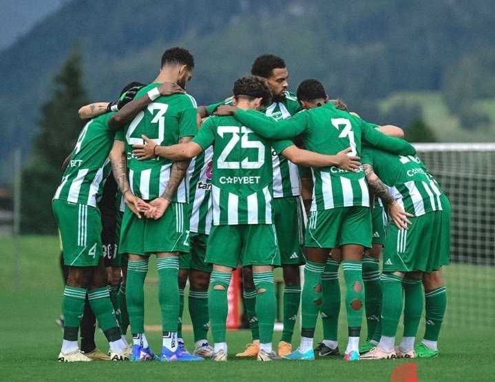Every single time an ex player or a known 'Hun' refuses to take part in a team huddle, it's another win for Celtic Football Club and Celtic fans... They're only opting out of a huddle because of the mental scars inflicted upon them by the domination of Celtic.

PTSD. 
#Goldson