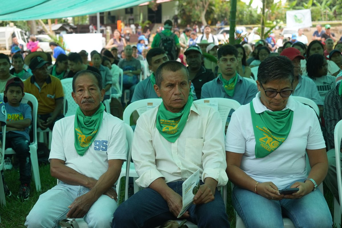 MinAgricultura's tweet photo. 🧵 "Quisiera que empezáramos a transformar el lenguaje:  las Zonas de Reserva Campesina no se constituyen. Nos dice la ley, con un sentido profundo, que las seleccionamos y las declaramos.💪 Porque las Zonas de Reserva Campesina son ya territorios consolidados por el campesinado, 👩‍🌾🧑‍🌾que están produciendo y que producen de cara al cambio climático": @MCarvajalinoV.