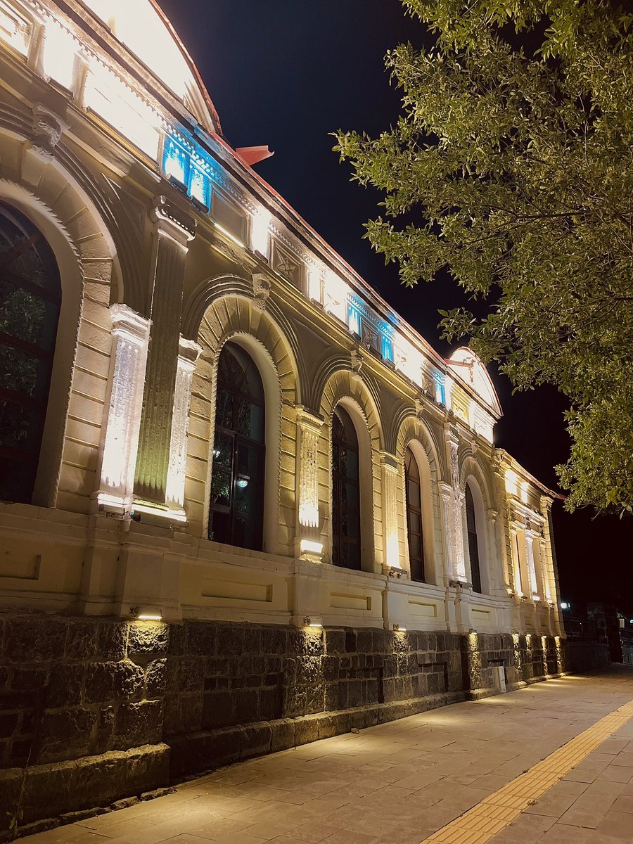 “Kars, tarihle iç içe geçmiş bir şehir; her sokak bir zaman yolculuğuna davet eder.” #kars ❤️