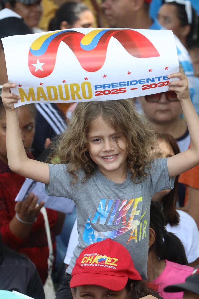 VictorJulioGo's tweet photo. Somos alegría y Paz. Así es nuestro pueblo. Pdte. @NicolasMaduro @HectoRodriguez @dcabellor @PartidoPSUV @PsuvMirandaVE @LeninSosa11 @luiscarPSUV @pinfantea https://t.co/Ss8ZHIPwzQ