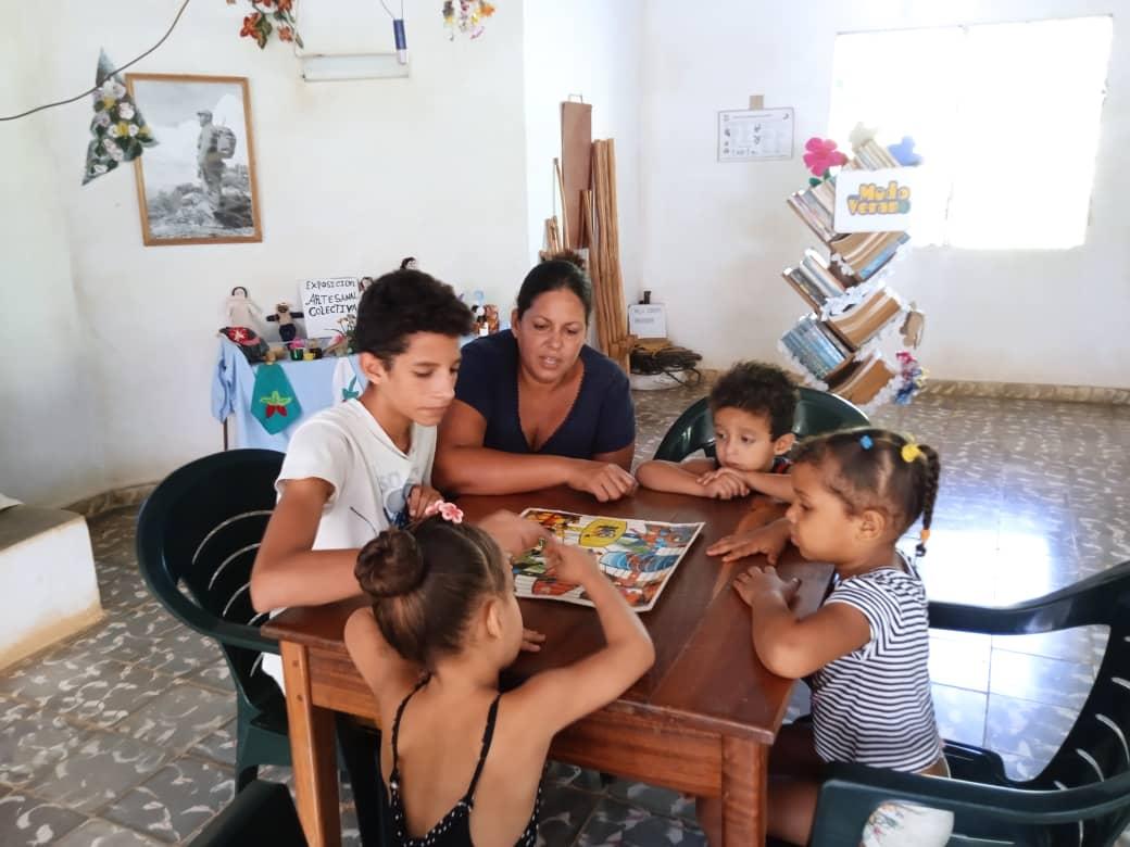 ViltresMiguel's tweet photo. #ModoVerano en todas las #SalasDeTelevisión de #BartolomésMasó,por la sonrisa 🧒🧒del infante trabajamos.
#LaPremisaEsHacer #InfanciaFeliz
#GenteQueSuman #ModoSiSePuede #CubaEsAmor
#CubaEnModoVictoria #MiMóvilEsPatria #Granma https://t.co/9csnICEKSq