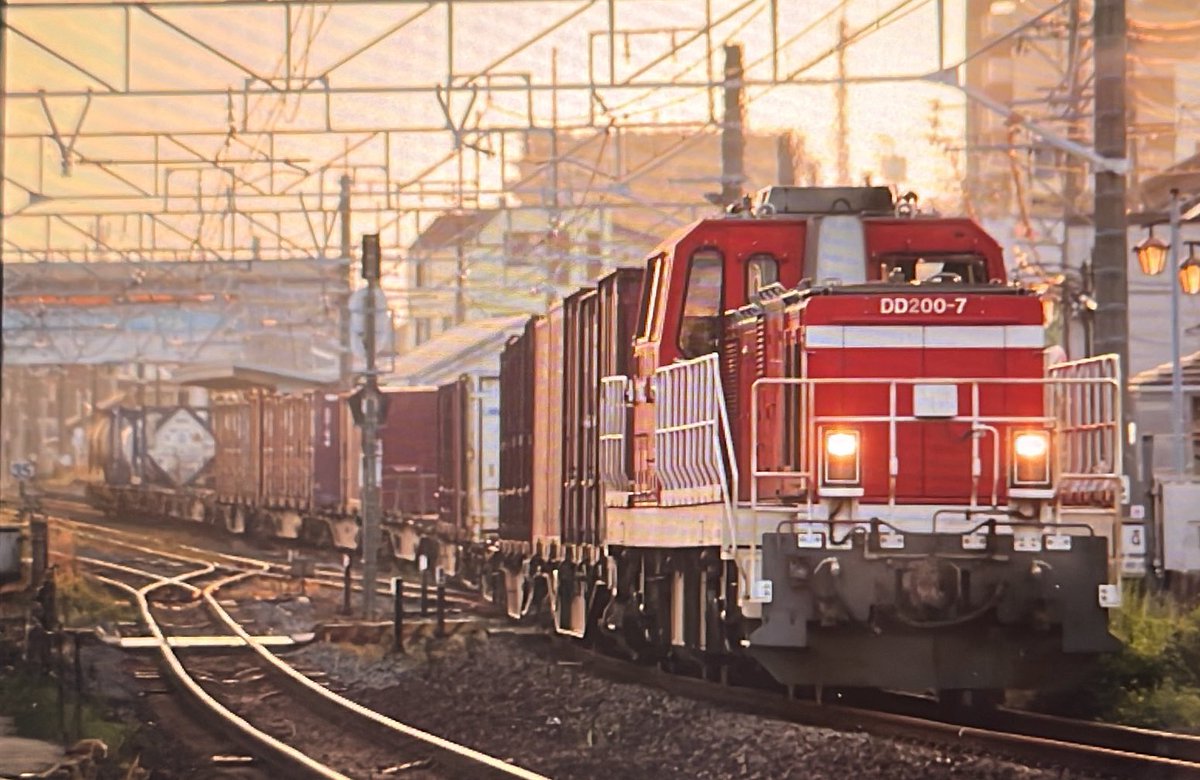 takkin_engine_d's tweet photo. 2083レ、DD200-7+コキ13Bにて定刻で通過してます🫡
#2083レ
#DD2007
#貨物運用 https://t.co/6nVR7fx7me