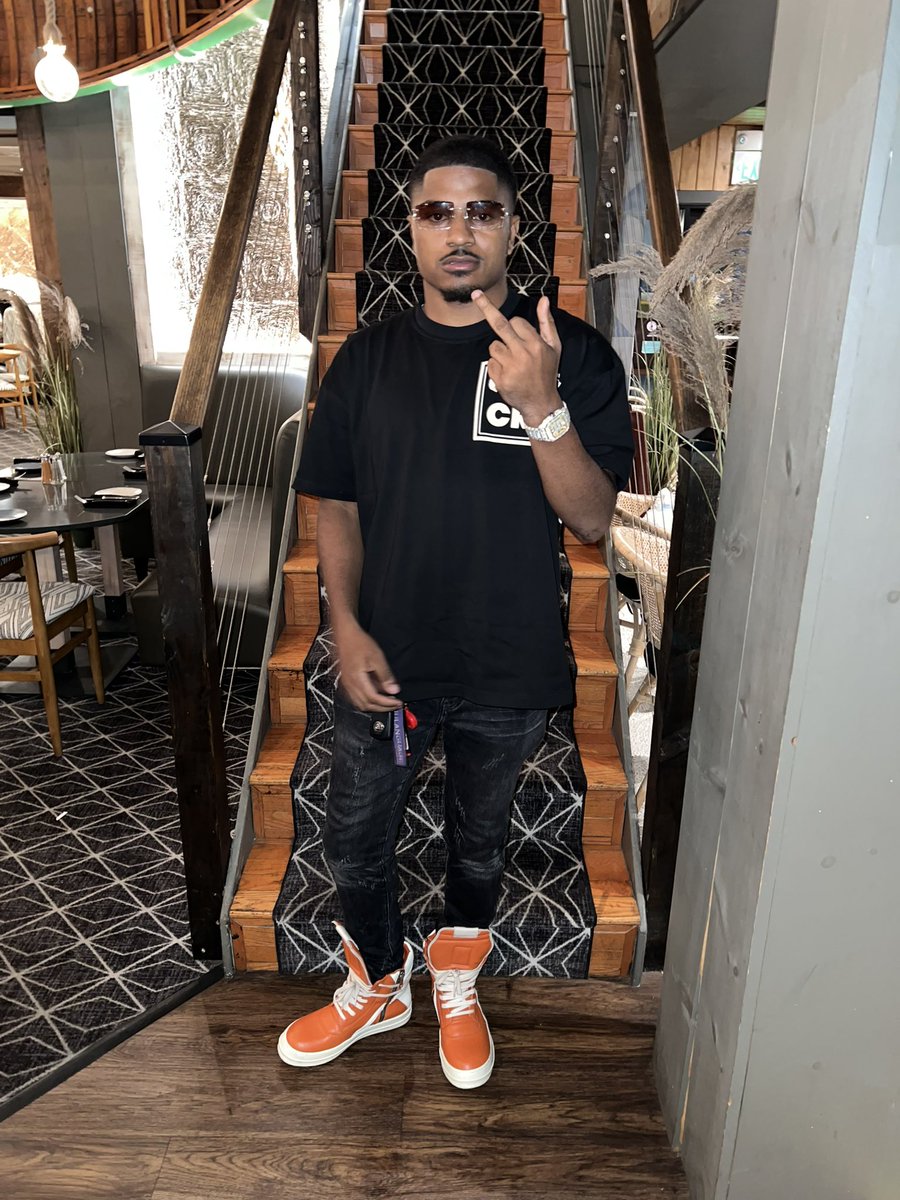 lormundo_'s tweet image. Shit ever hurt so bad you wanna cry you gotta laugh? Bitches played when you was down so when you up you gah drag  ✨💯🤝🏾