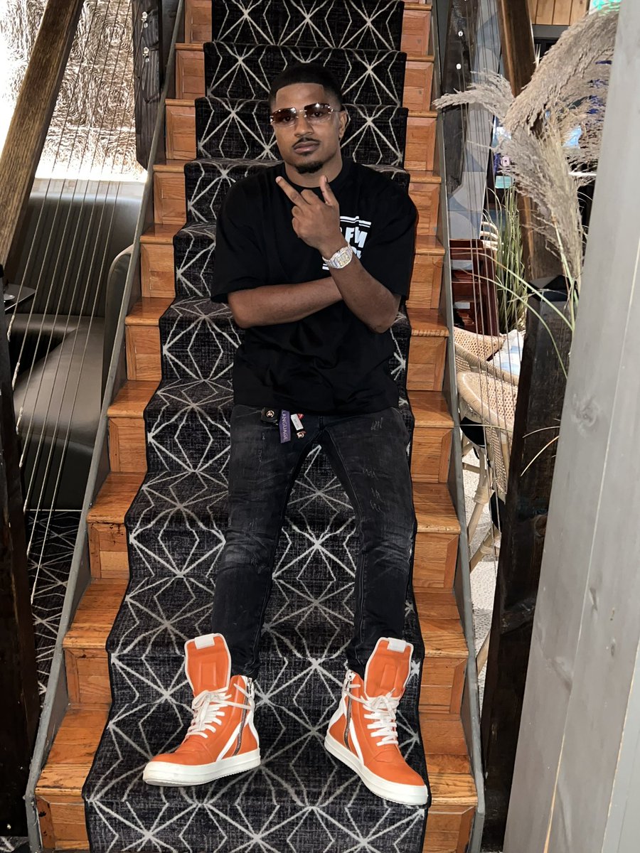 lormundo_'s tweet image. Shit ever hurt so bad you wanna cry you gotta laugh? Bitches played when you was down so when you up you gah drag  ✨💯🤝🏾