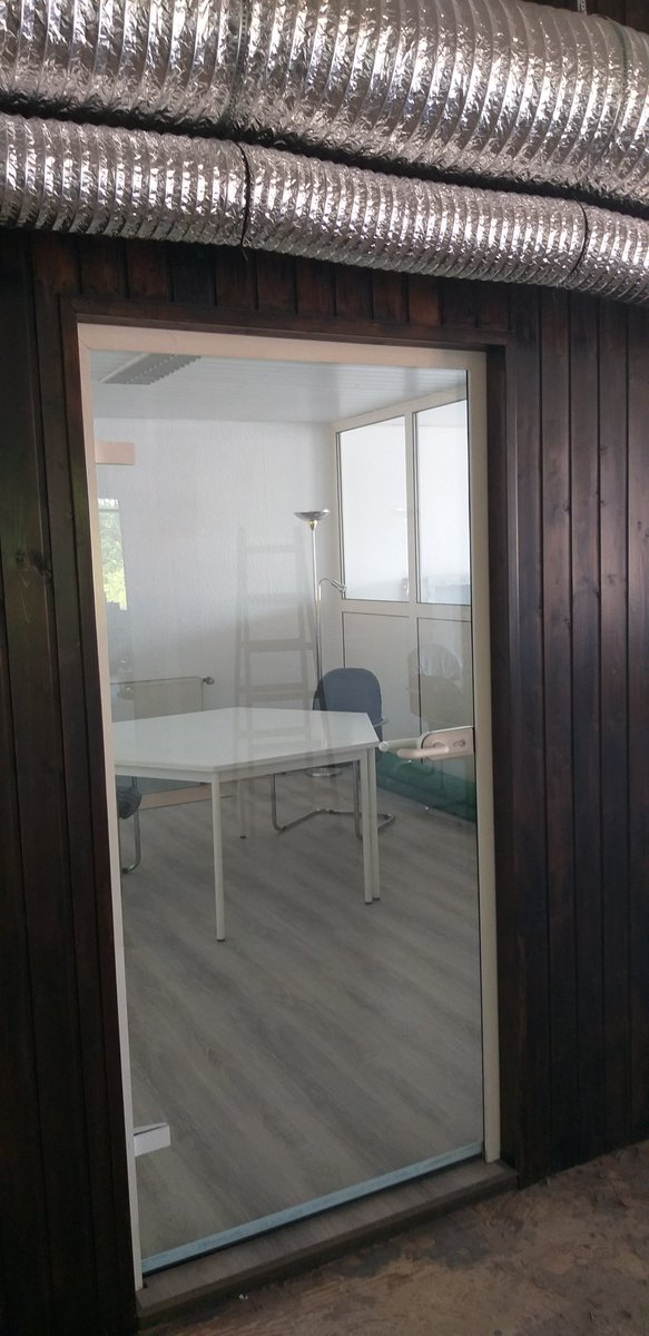 CSCfreshSpace's tweet photo. Wir setzen zum Endspurt im Bauabschnitt I an 📷 1. Die letzte Trockenbauwand für Anbauraum 2 wurde errichtet 2. Alle nötigen Fußbodenbeläge angeschafft 3. Der Wiege- und Verpackungsraum wird eingerichtet und 4. auch das Büro nimmt langsam Gestalt an. https://t.co/T3EQdy2oAq
