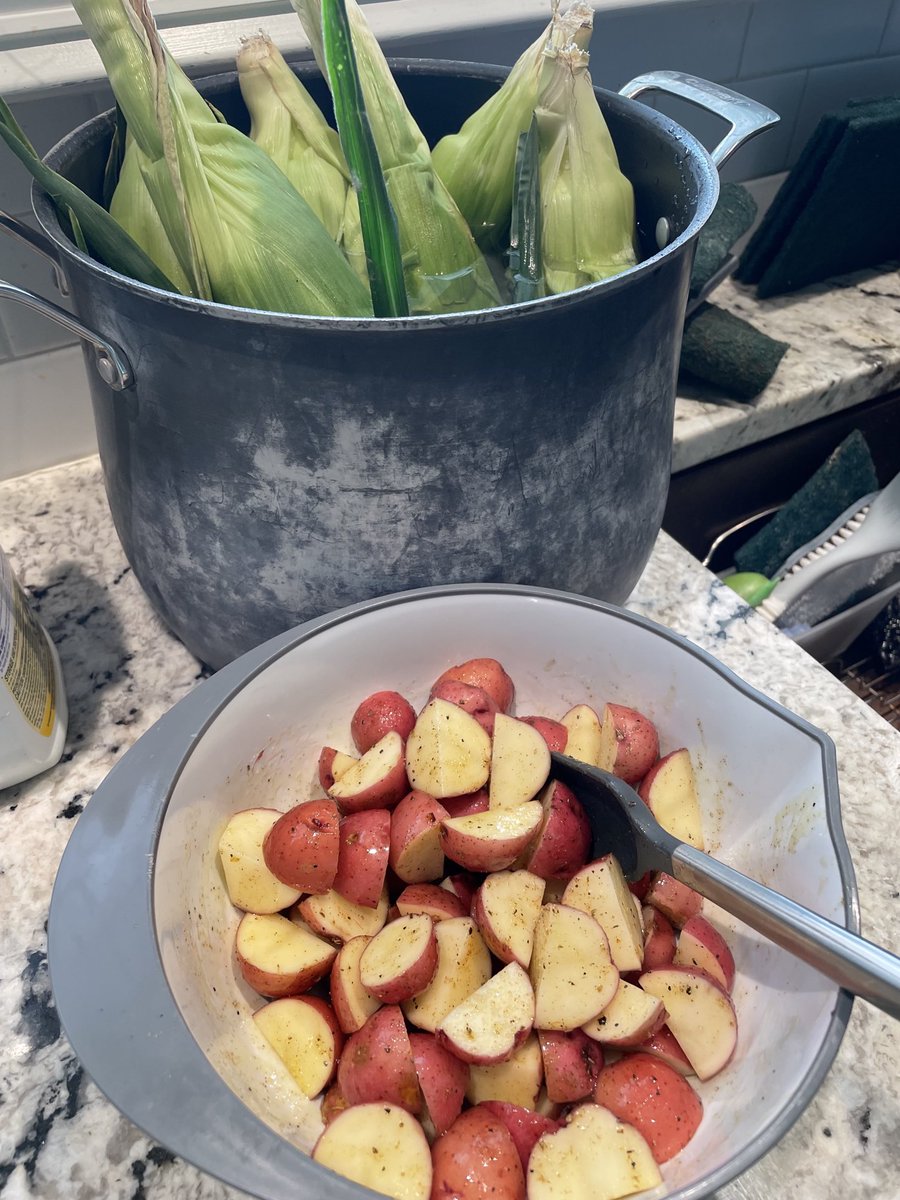 ScottPaterno's tweet photo. Fresh PA summer produce. The corn has been great this year. https://t.co/C6Pu0SV8Se