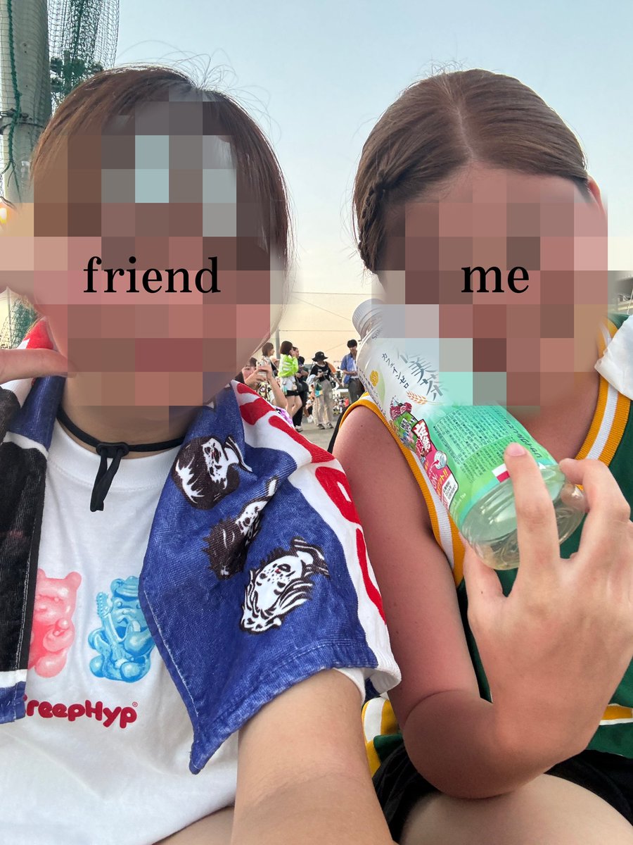 134_a23's tweet photo. 8/3ロッキン！！！！！
SHISHAMO→優里→サンボ→DISH→マイヘア→サウシー→クリープ→DJ和

フェス1発目の曲がSHISHAMOで良かったしトリのクリープがカッコよすぎた🤦🏻

毎年フェスは焼けるって決めてるから日焼け止めなしで太陽を浴びてきました☀️
案の定体赤いし痛いけど焼けれて満足🫶🏾 https://t.co/jzkujZAG9H