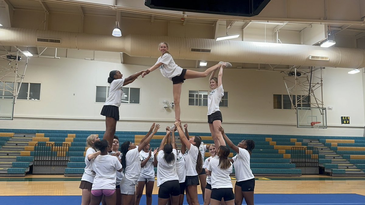 EnloeHSCheer's tweet photo. It’s going to be a great season 💚💛 https://t.co/CzEsYOZFGe