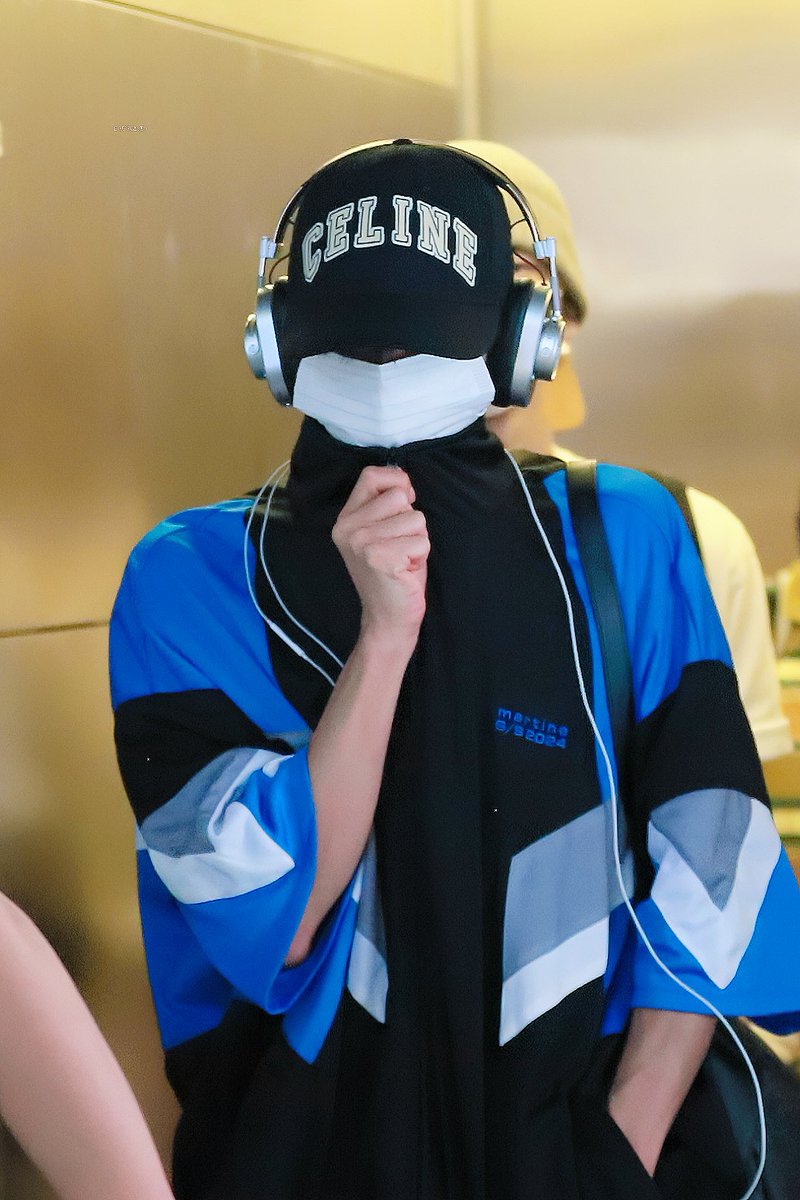 doughnut0130's tweet photo. 240803 LAX 출국 HD

이번 미국행 고생했네🫳🏻🫳🏻

#천재똥강아지 #도훈 #DOHOON 
#투어스 #TWS https://t.co/0poSLY4zj8