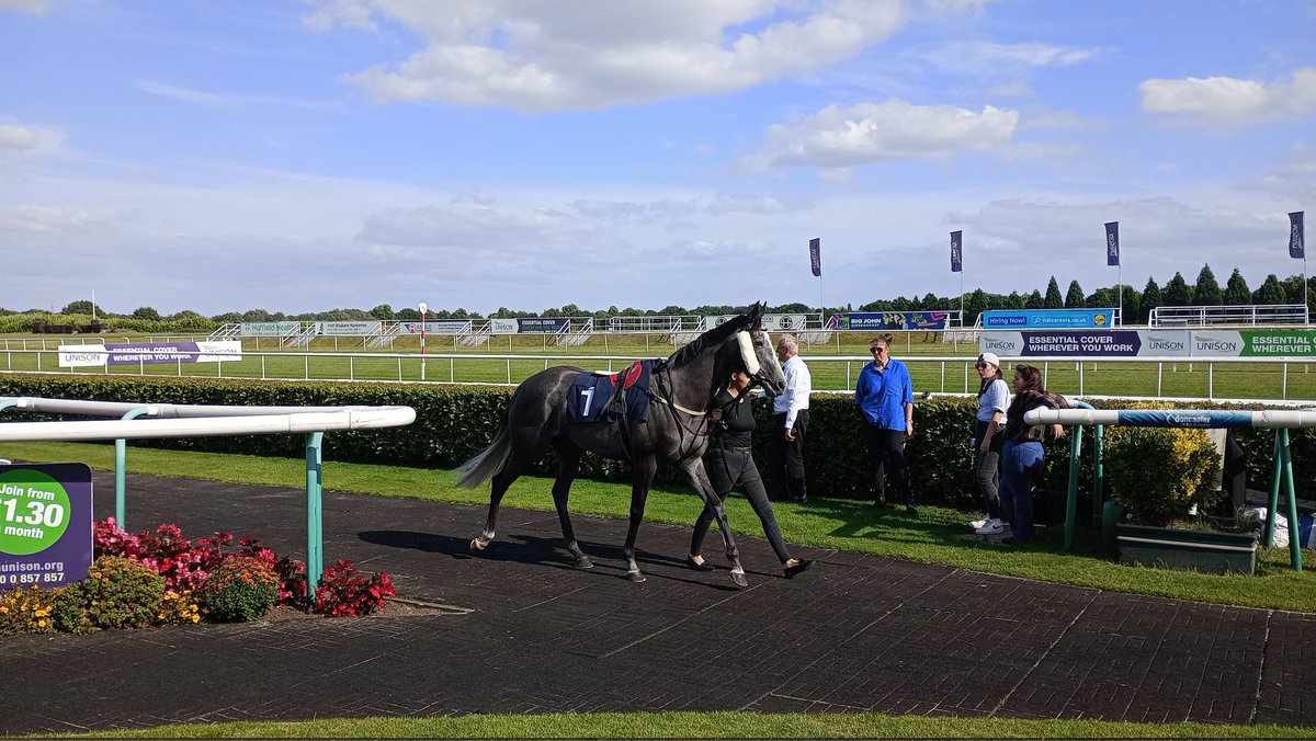 DGerrard1314's tweet photo. Great to finally meet @JohnWathenBerry @DoncasterRaces and see the lovely #flying star run ridden by the excellent @FMcmanoman . Excellent day at the races. See you all again soon! https://t.co/sIit2YJ6fT