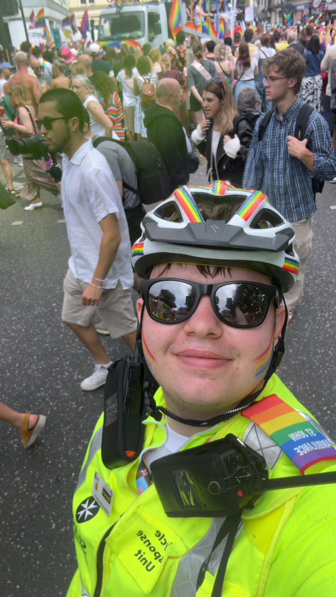 HildrewSpencer's tweet photo. Amazing first day of pride being Team leader for SJA CRU Teams, 
Amazing teams, amazing vibes and best mates 🚴🚴🩺 https://t.co/CVT5cGAJIq