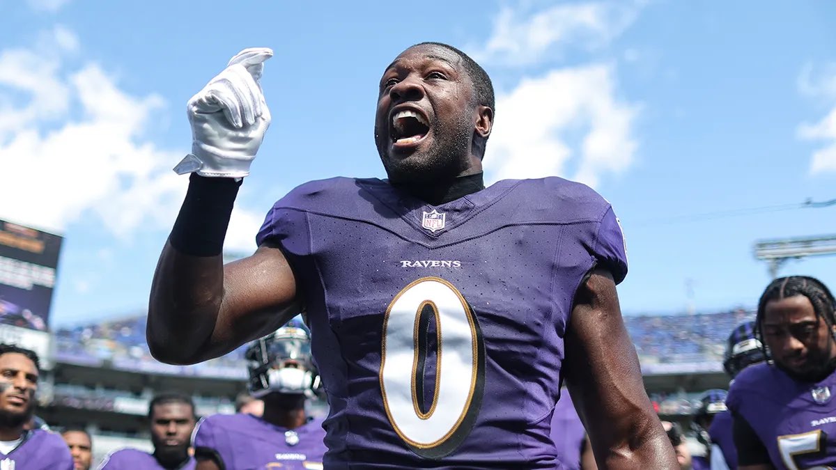 LiveRavenNation's tweet photo. Roquan Smith on former Ravens LB Patrick Queen: 

"He's on the other side, so it's up to Lindbaum, D-Hen, and Mark to get after him. I have much love for PQ, but when we play him, he’s gotta get dealt with by any means necessary." 👀🔥 https://t.co/vMjP0jRahO