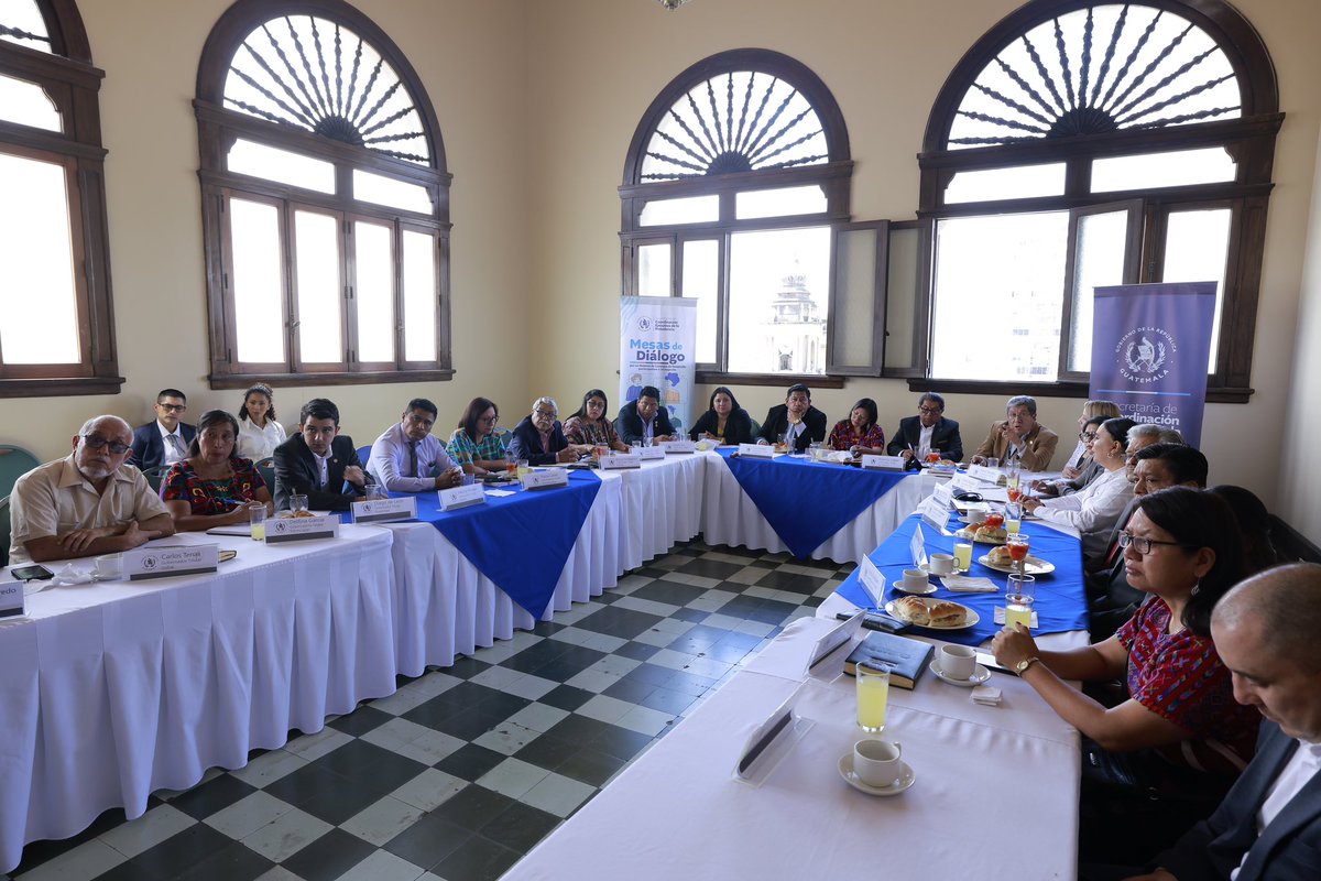 GuatemalaGob's tweet image. ¡Seguimos coordinando grandes avances! ✔️ Gobernadores y alcaldes de distintos departamentos participan en las Mesas de Diálogo impulsadas por la @SCEPgt para fortalecer el #Siscode. 🤝

Con mejores decisiones y soluciones para nuestras comunidades, Guatemala sale adelante. 🇬🇹