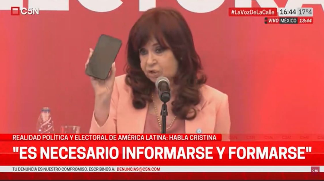 GordoDan_'s tweet photo. Literalmente se queja de lo que LITERALMENTE dijimos ayer en La Misa con Dross: el celular y el acceso a internet son las armas más poderosas de la historia de la humanidad para los individuos comunes que habitan la Tierra. https://t.co/qmOzSjarlz