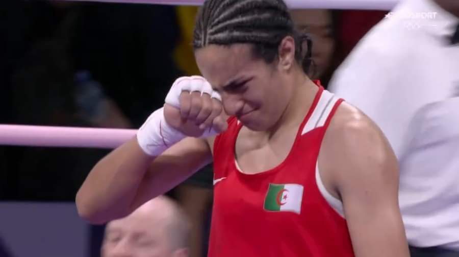 بكـاء طفولي 🥹 دموعك غاليـة يا بنت  
الجـزائر 🇩🇿 

#Imane_Khelif