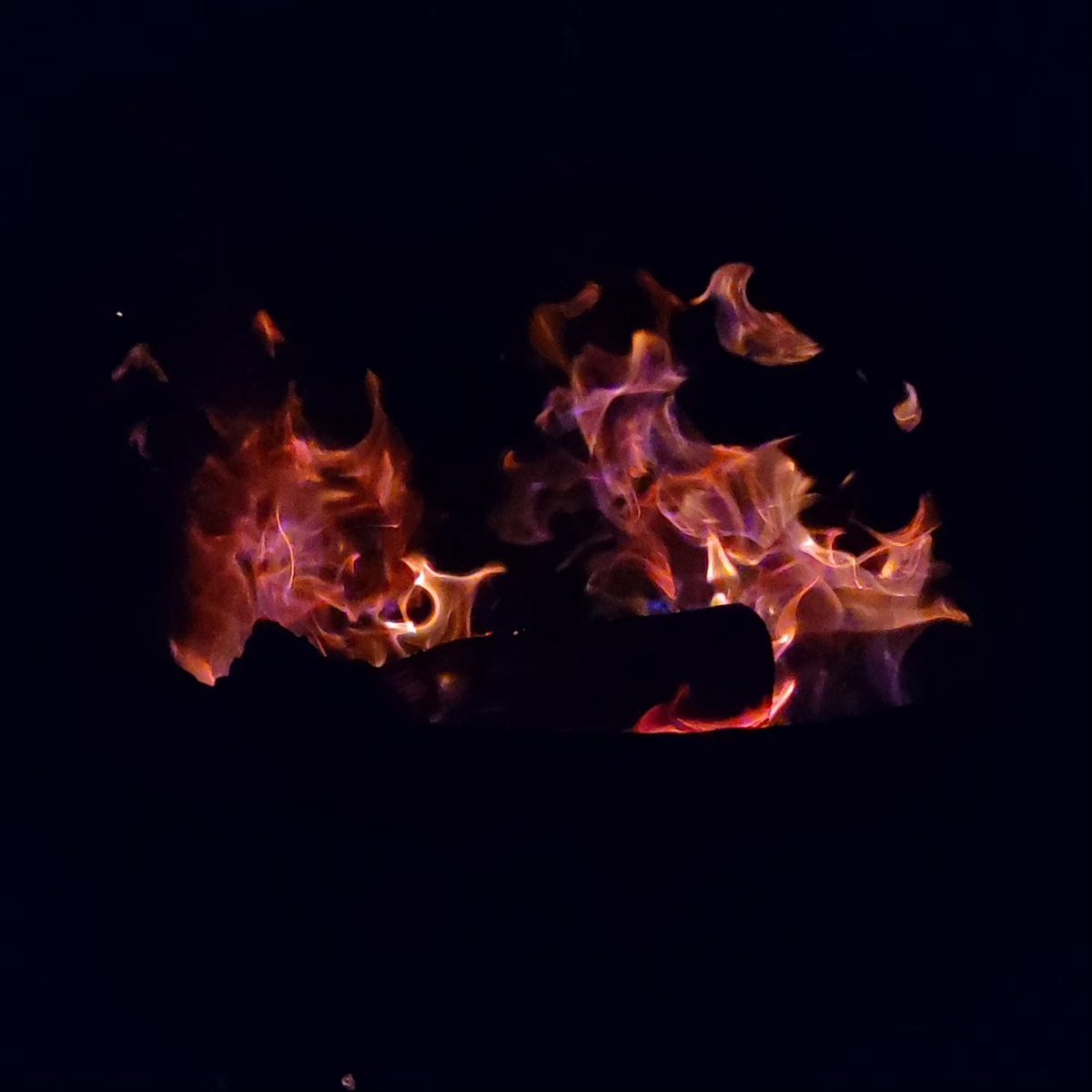 daddy_phoenix's tweet photo. #fireshow #fire https://t.co/Jj3B95UAJ7