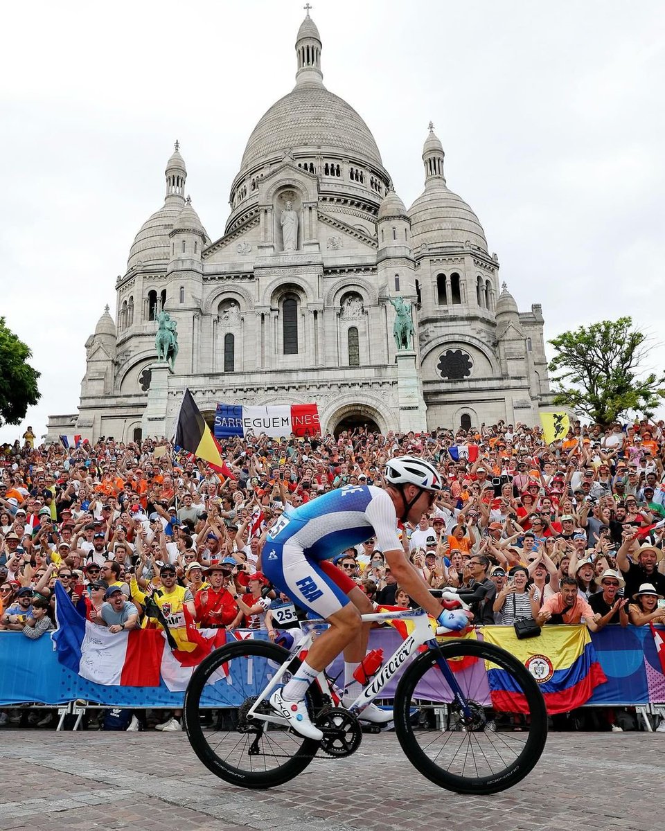 pardon mais comment vous voulez qu'on ait pas un complexe de supériorité par rapport à tous les autres pays du monde