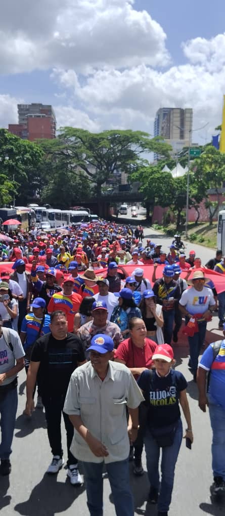 #03Ago La #FTUV marcha a Miraflores en apoyo irrestricto al Presidente Nicolás Maduro en defensa de la paz y la democracia. #YoSoyFtuv
<a href="/cbolivariana/">Central Bolivariana CBST</a> <a href="/CELopez1112/">Carlos Lopez</a> 
<a href="/FtuvOficialVe/">Federación FTUV</a> <a href="/yonemedina2512/">Yoneida Medina</a> 
<a href="/roberadonay/">roberbautista</a> <a href="/nahum1709/">Nahum Salazar</a>