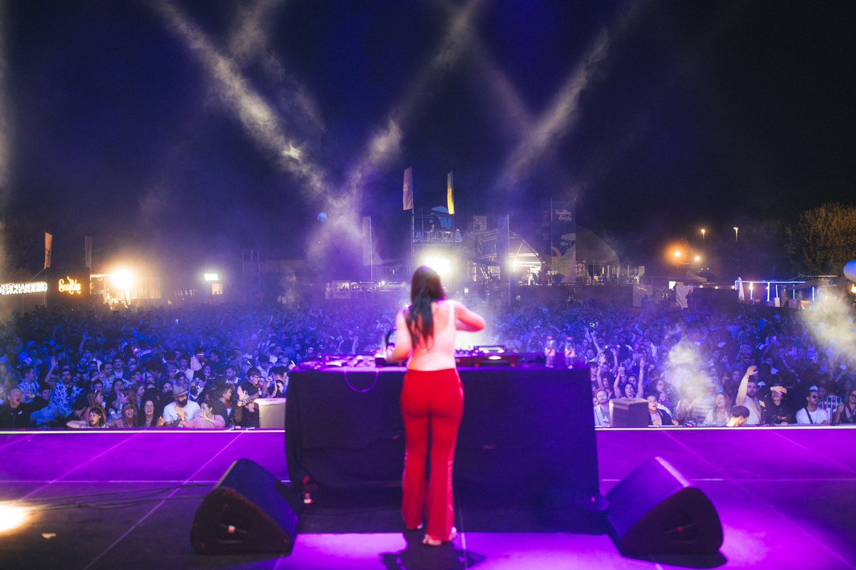 sonriasbaixas's tweet image. A tía máis chula de todo o panorama, @InesRisotas, puxo o broche final a este #SonRíasBaixas2024 cun hit detrás de outro 🪩✨

Escenario @festgalicia @camino_xacobeo @culturaxunta 

#FestGalicia #Agadic #Xacobeo #SonRíasBaixas2024