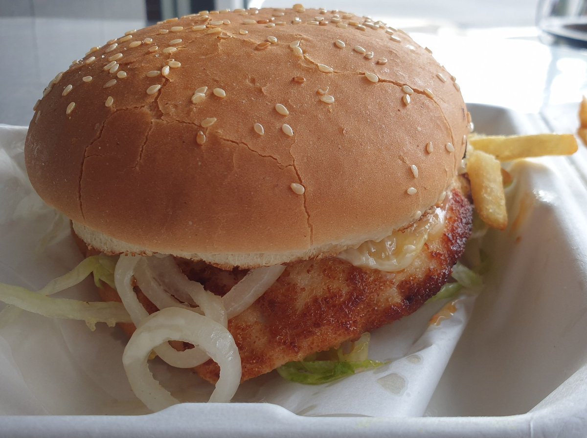 Yes_IamSancho's tweet photo. Pre game feed was magnificent. Now on the way to Belmore to see the Doggies.
None of this brioche burger bun bullshit
#proudtobeabulldog #BacktoBelmore https://t.co/1GuswGGgwl