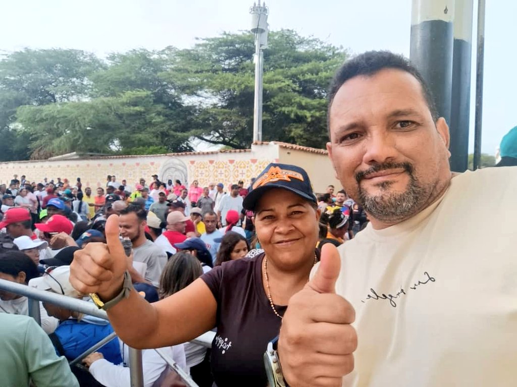 Inti_Falcon's tweet image. Desde Santa Ana de Coro, los trabajadores del sector agrario dicen presente a la Gran Marcha Nacional por la Paz y en apoyo al presidente constitucional @NicolasMaduro, pedimos respeto a la Soberania Nacional y rechazamos acciones fascistas a la patria.
#PaísDeOchoEstrellas