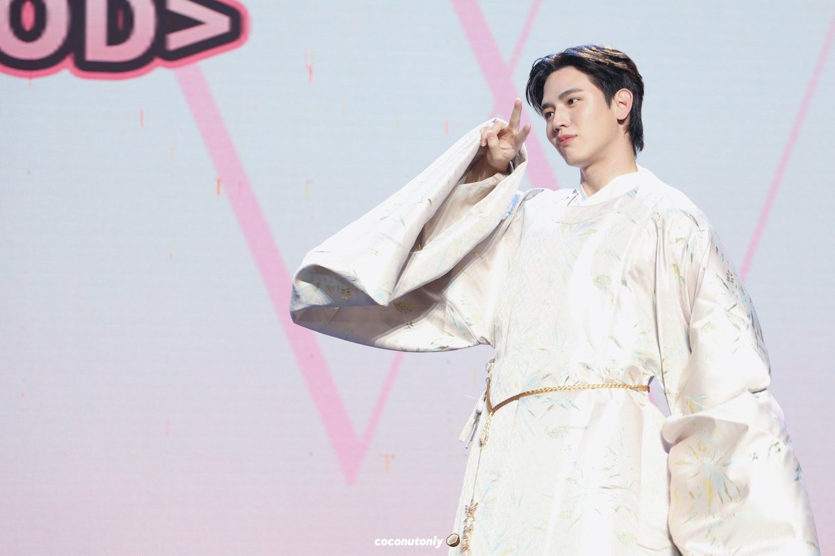 coconutonly1's tweet photo. 😌
#Newwiee
#NewFMChongqing https://t.co/WnFB0JTduj