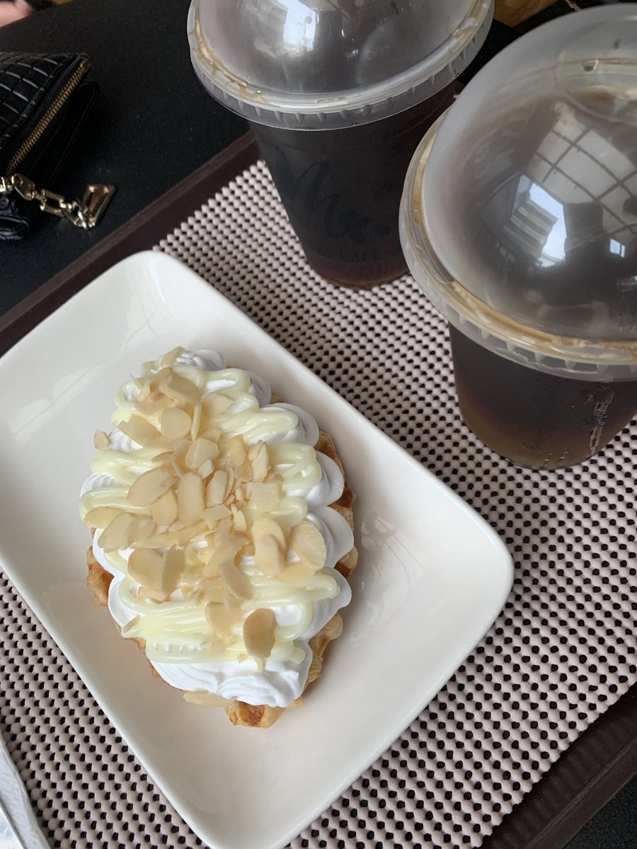 luvmaesm's tweet photo. study/ coffee date with my besties https://t.co/egWwocT70Y