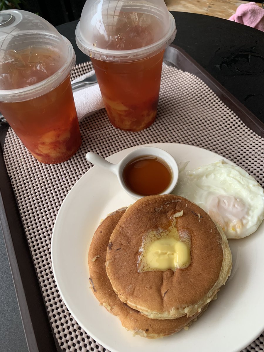 luvmaesm's tweet photo. study/ coffee date with my besties https://t.co/egWwocT70Y