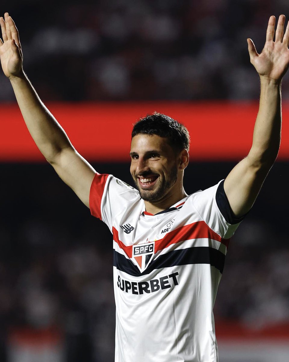 SaoPauloFC's tweet photo. Ele...
Contra eles...
De cabeça.

👀👀👀👀👀👀👀👀

Não, não é um #TBTricolor! Aconteceu de novo!

#VamosSãoPaulo 🇾🇪 https://t.co/yxcbdHP84F