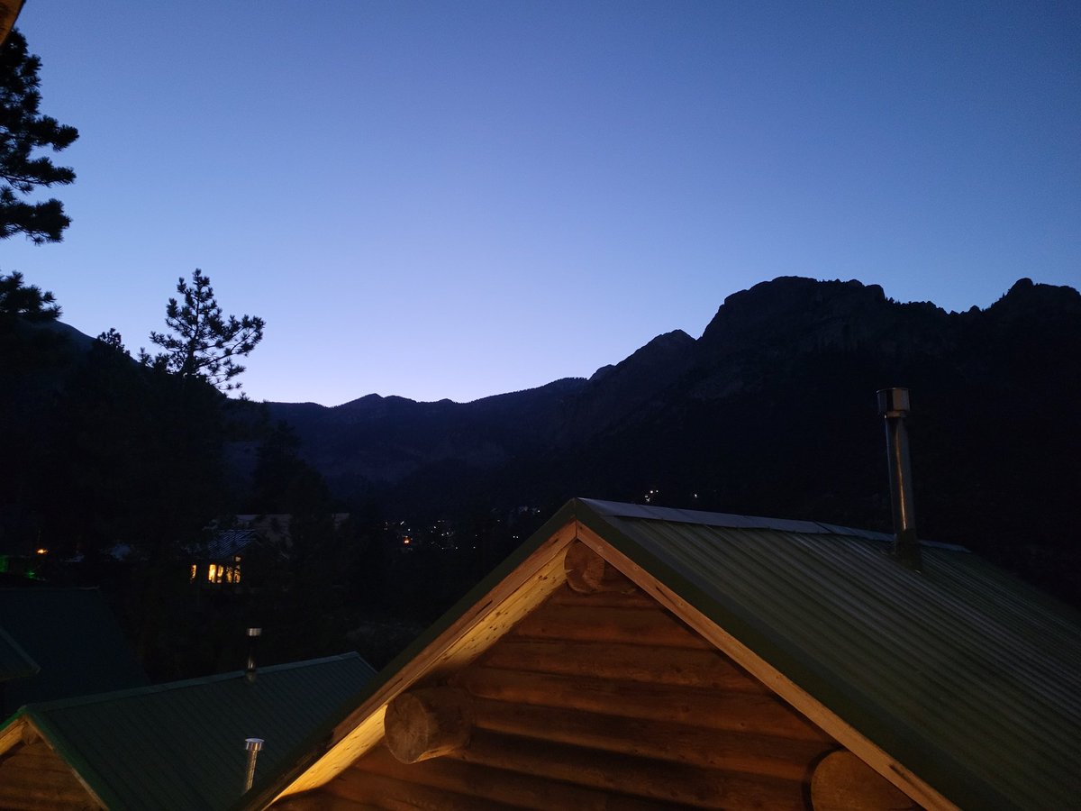 BillBellis's tweet photo. Gorgeous Saturday night at @MtCharlestonLod. #SpringMountains @News3LV @NWSVegas @natwxdesk #WeatherAuthority #Vegas #Vegasweather #nvwx https://t.co/iF67nbO5l9