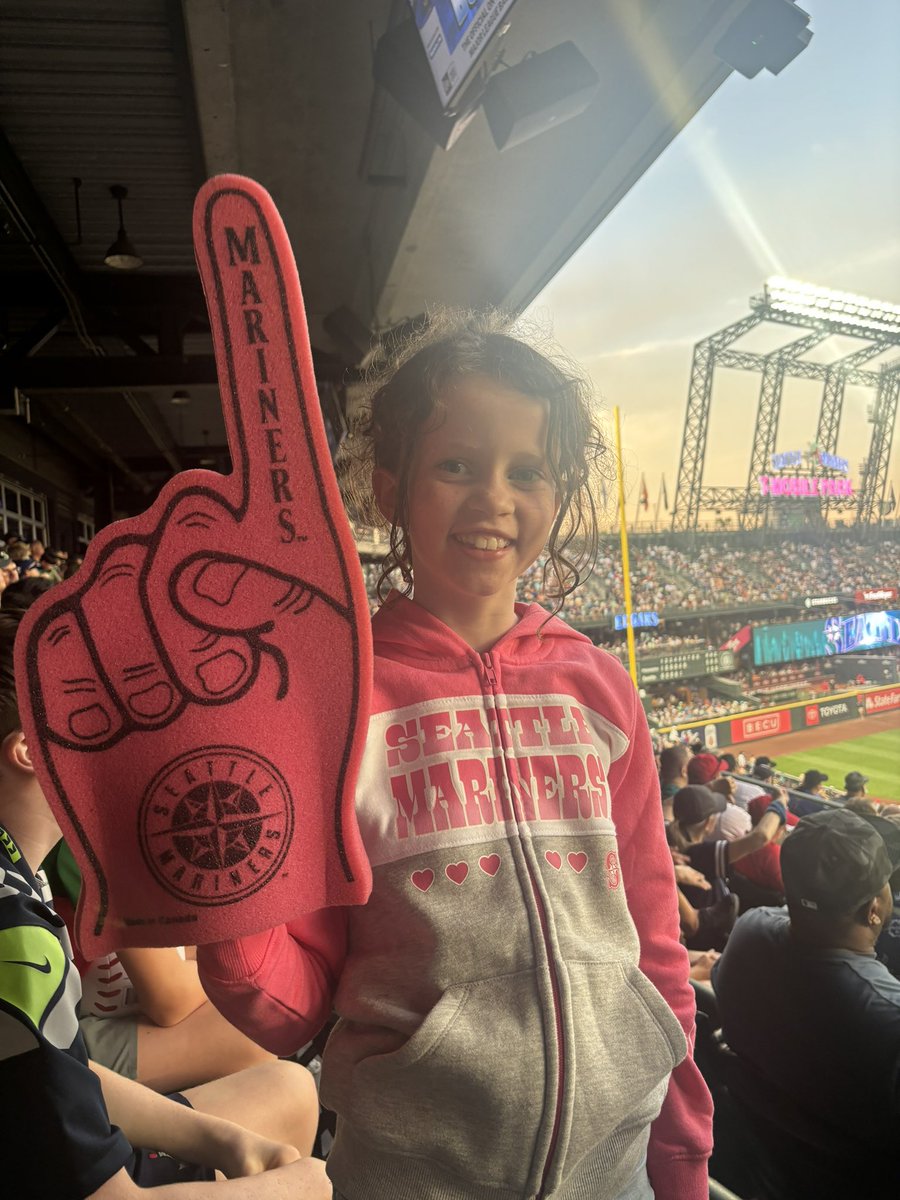 dokeeffe1975's tweet photo. #TridentsUp Don’t forget the Irish girl’s first Mariners game!!! https://t.co/y1Tmup4nRz