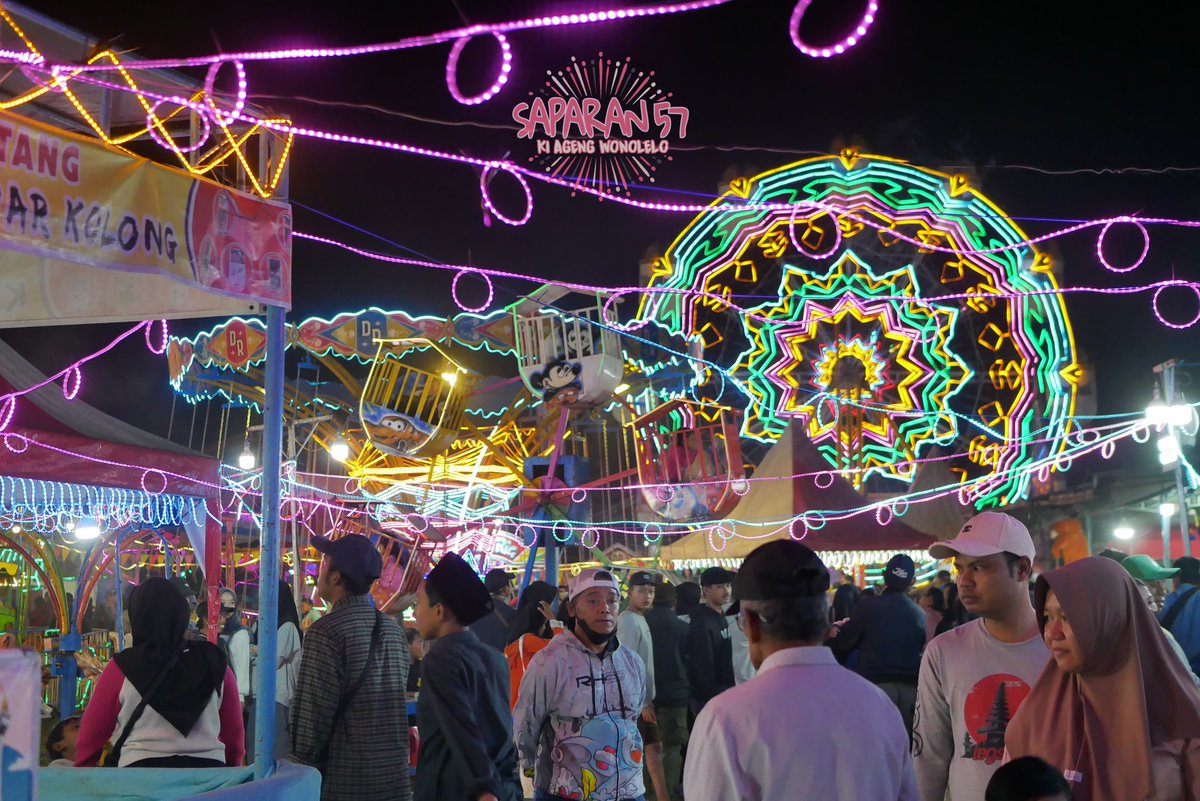 Beberapa potret yang terpotret semalam lurr. 

Malam nanti rencana ngangseni siapa nih? Wonomin imbau jangan ngangseni pacare kancane yaa 🤪.