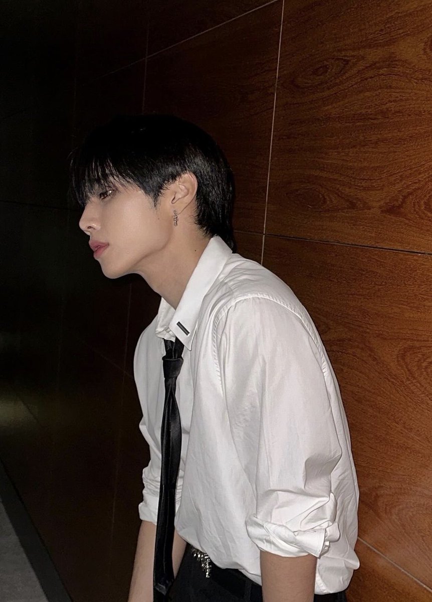 omg hi i’m vi!! im looking for some interactive moots!! (returning from a hiatus 🤍)

• 04 liner, entp, 19, she/they
• not new to #kpoptwt , #stantwt
• zb1 tbz bnd enha atz
• all fandoms are welcome! 
• super interactive 

♡ / ↻ to be moots !!
