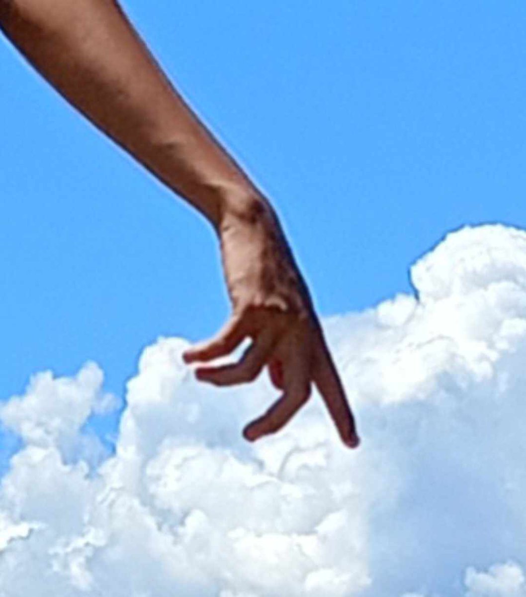 Ria_Entee's tweet photo. throwback to the time i took pics of my brother at the beach and this photo of his hand looks like it's from the Renaissance https://t.co/dlqHj8FI7e