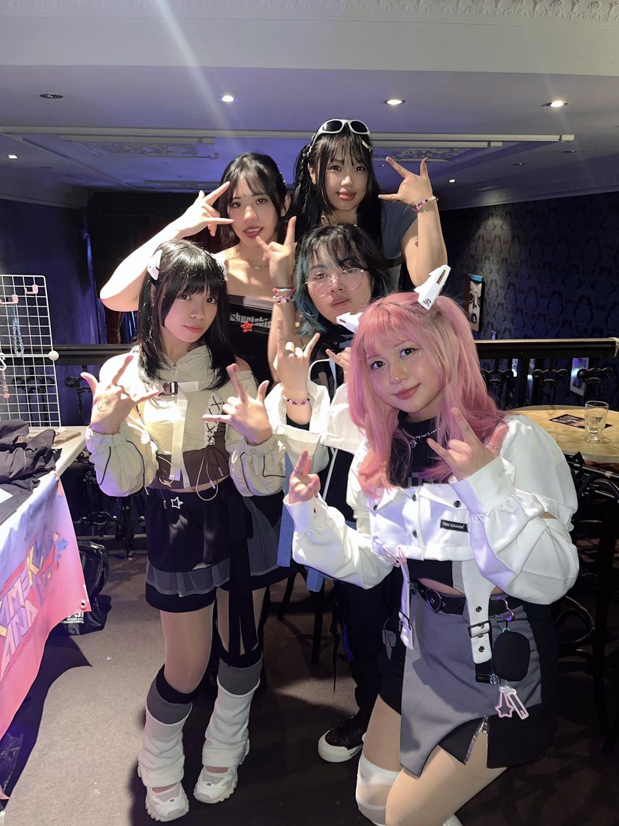 AyaRinniVT's tweet photo. Shin Setsugekka Otsu!! 

#coverband #band #rockband #covers #地下アイドル #バンド #liveperformance #livemusic #anisong #animesongs #anisongcover #アニメソング #アニメカバーバンド #idolband #アイドルバンド #女子バンド #ガールズバンド #バンド女子 #girlband #girlrockband https://t.co/bzUMlciwYS