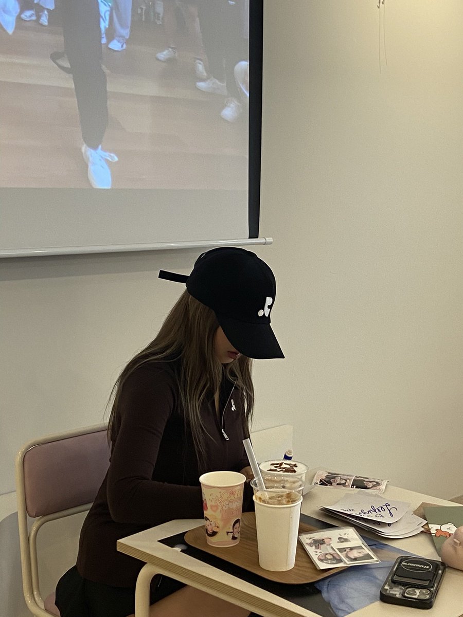 mong_cutie's tweet photo. 하이틴 여주인공 재질이었음 https://t.co/4FpnHHnxcB