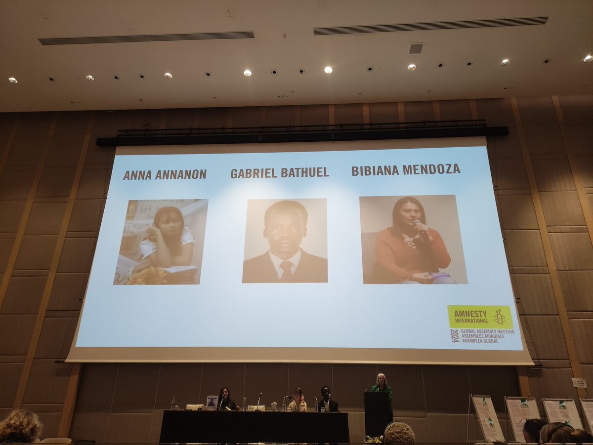 Emocionada escuchando a defensores y defensoras de derechos humanos en la Asamblea Global de #Amnestyinternational . "La verdad necesita alas para sobrevivir"