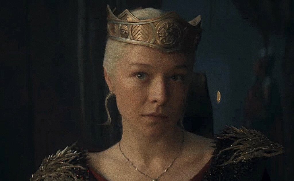 edsangui's tweet photo. rhaenyra usando coroa é a coisa mais linda de house do the dragon https://t.co/glBQjGVtjF
