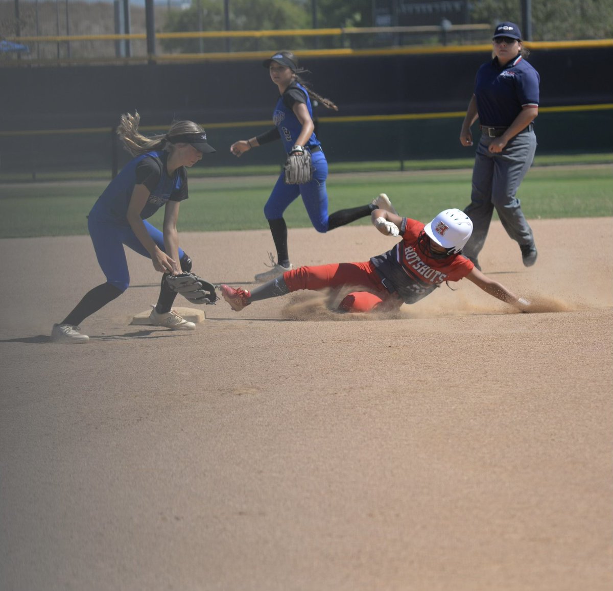 26AaliyahH's tweet photo. Love all the work we put in! Playing against top level teams. Can’t wait for the fall, let’s get it!!
@CSA_Athletes @LeeVelazquez06 @ednaudin @HotshotsNaudinV
#LeadershipMatters
#PlayersComeFirst
#HotshotsNation
#HotshotsNaudin
#BangBang
#BrickByBrick https://t.co/DJUGx83mst