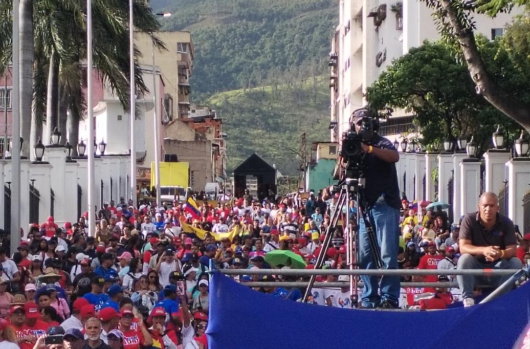 El Pueblo revolucionario, marchó este #3Ago desde la Av. Libertador (CANTV) hasta el Palacio de Miraflores en defensa y respaldo al Pdte. <a href="/NicolasMaduro/">Nicolás Maduro</a> #SiempreEnVictoria