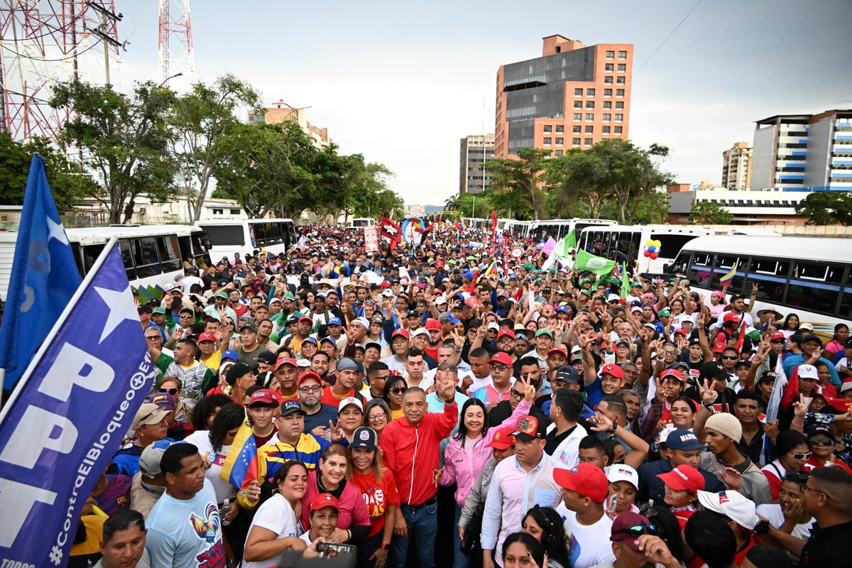 amarcanopsuv's tweet photo. Así hablaron las calles de Ciudad Guayana defendiendo su victoria popular y respaldando al  presidente @NicolasMaduro https://t.co/AnV2vSspeW