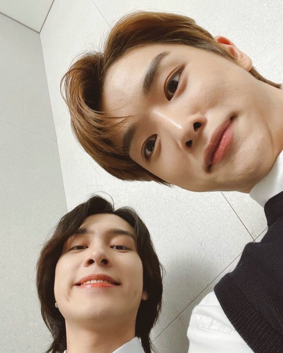 sznscall's tweet photo. dery + sungchan !!! https://t.co/b0lZntSlit