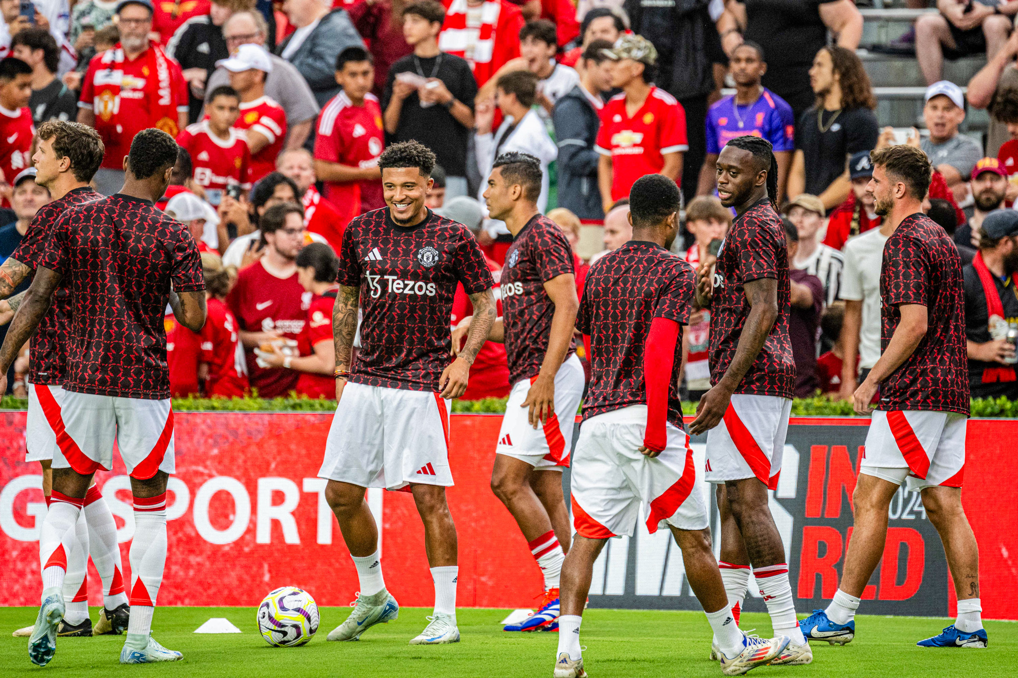 Chính thức xong vụ Wan-Bissaka đến West Ham, Manchester United công bố bom tấn thứ ba trong 48h tới