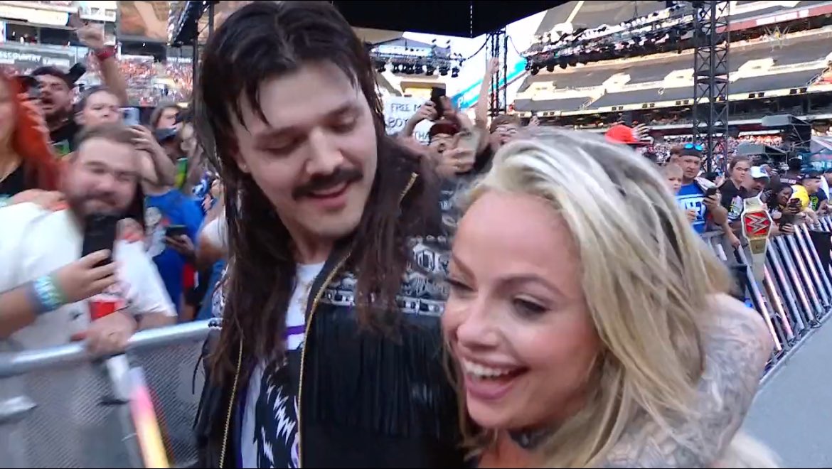 WrestleFeatures's tweet photo. “THIS PIECE OF SHIT” https://t.co/eJV2rf4Arl